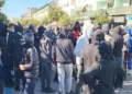 Protesta në Elbasan, të rinjtë marshojnë në bulevard: Çohuni nga kafja dhe bashkohuni me ne!