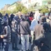 Protesta në Elbasan, të rinjtë marshojnë në bulevard: Çohuni nga kafja dhe bashkohuni me ne!