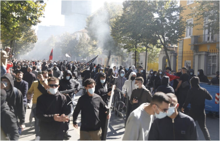 Revolta kundër Ramës/ Studentët dhe pedagogët protestojnë sot në orën 14:00 para Ministrisë së Arsimit