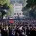 “Opozita jemi ne!”/ Gazeta italiane pasqyron protestën në Tiranë: Studentët kundërshtojnë përfshirjen e PD-së