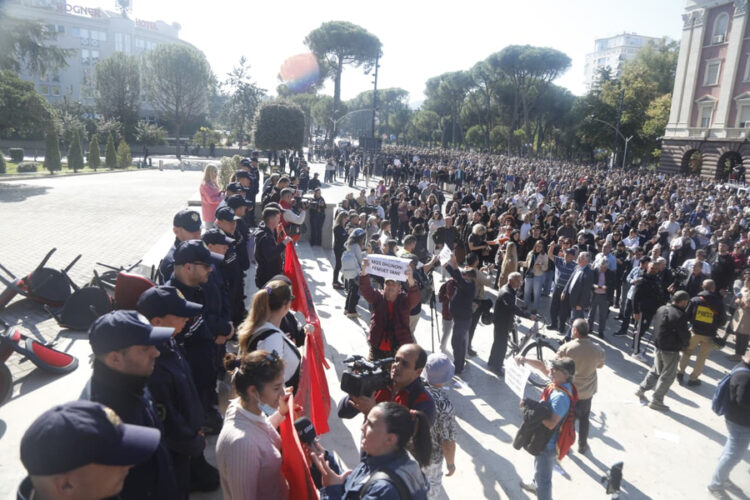 Tirana në revoltë, studentët dhe pedagogët do të protestojnë përsëri sot së bashku kundër Ramës