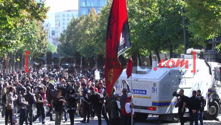 “Rama s’i dëgjoi për muaj të tërë”/ Pedagogët në mbështetje të studentëve: Dhuna, fatkeqësi kombëtare