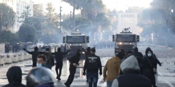 Sot seancë plenare dhe protesta masive nga studentët! Çfarë pritet të ndodhë para parlamentit