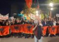 “Nuk shitet Shqipëria, në burg qeveria”/ Thirrjet e protestuesve: Arrestoni Ramën, arrestoni Berishën!