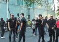 Seancë plenare në Kuvend/ Qytetarët protestojnë jashtë Parlamentit, policia merr masa