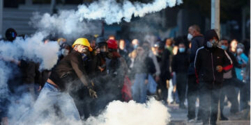 “Korrupsioni dhe dhuna përshkallëzojnë krizën”/ “The Economist”: Protestat në Shqipëri mund të shënojnë “fillimin e fundit” të Ramës