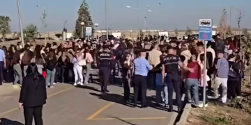 Protestë në Universitetin “Aleksandër Moisiu” në Durrës, policia shoqëron studentët para takimit me Ramën