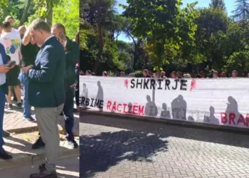 Banorët e Memaliajt protestojnë para Kuvendit, i pranishëm edhe kryetari i Bashkisë: I kanë bërë llogaritë gabim’