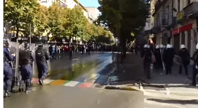Përshkallëzohet situata, policia ndërhyn me autobotë uji dhe gaz lotsjellës mbi studentët dhe pedagogët