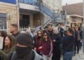 Protesta edhe në Shkodër, studentët qëllojnë me vezë derën e Rektoratit