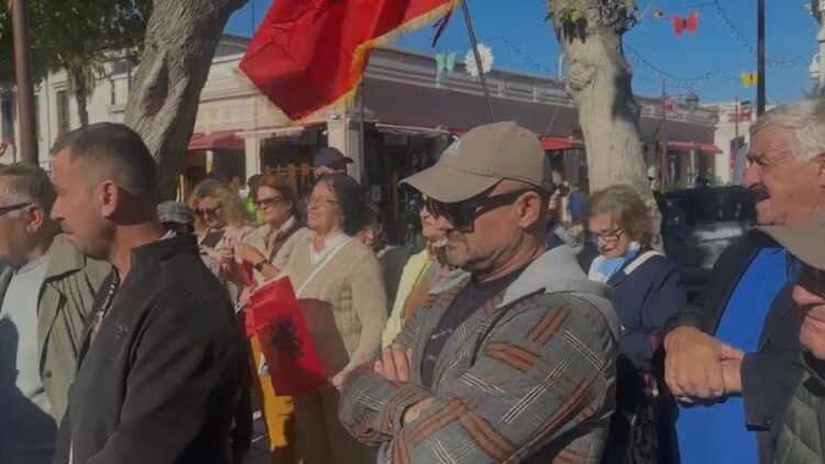 Vlonjatët dalin në protestë! Qytetarët përleshen me policinë, kërkojnë anulimin e projektit për muzeun hebraik