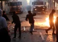 “Reuters” artikull për protestën: Studentët shqiptarë ngrihen për arsimin dhe punësimin, përleshje me policinë