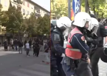 Tensione te ministria e Arsimit, Policia hedh gazlotsjellës për të shpërndarë studentët! Shoqërohen disa persona