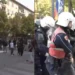 Përplasje mes policisë dhe protestuesve te Ministria e Arsimit, grushte dhe shkopinj gome mbi të rinjtë