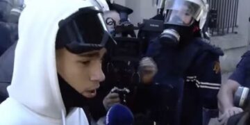 Protestuesi apel policisë: S’jemi kriminelë, por të rinj që kërkojmë të ardhme më të mirë, bashkohuni me ne