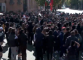 Dita e katërt e protestës në kryeqytet, nis grumbullimi i protestuesve në Sheshin Skënderbej