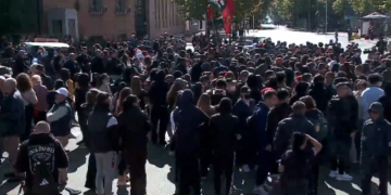 Dita e katërt e protestës në kryeqytet, nis grumbullimi i protestuesve në Sheshin Skënderbej