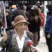 “Mos i bëni nënat me lot!” E moshuara u drejtohet policëve: Dilni të parët në protestë, mos e shisni veten për 2500 euro