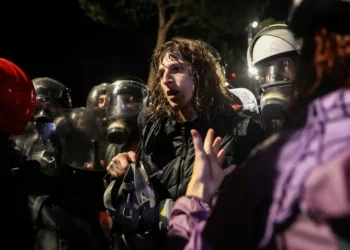 ‘Shqipëria ndodhet nën diktaturë’/ Gazeta franceze: Përçmimi i Ramës dhe dhuna policore ndezin revoltën e të rinjve