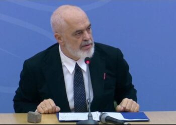 Të rinjtë po masakrohen nga policia, Rama nxit efektivët: 2500 euro për të gjithë ata që janë në front!