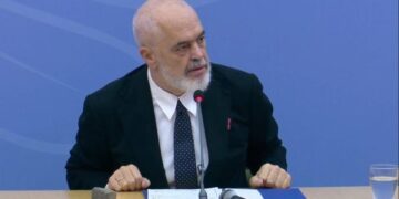 Të rinjtë po masakrohen nga policia, Rama nxit efektivët: 2500 euro për të gjithë ata që janë në front!