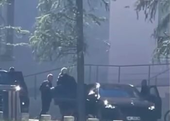 Rama me telefon në vesh, futet ‘fshehurazi’ në Kryeministri
