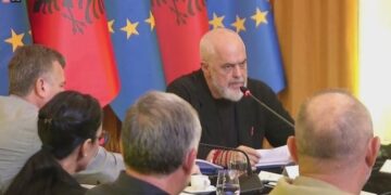 Dy deputetë të PS i thonë jo hartës së re territoriale, ja kush votoi kundër shkrirjes së 15 bashkive!