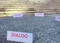 Rama provokon sërish, nxjerr tavolinën prej guri para Kryeministrisë për dialog me studentët