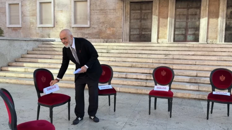Pasi i kërcënon dhe i dhunon protestuesit, Rama i fton për dialog! Ata i lënë mbishkrimin: Jep dorëheqjen