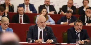 Rama kërcënon deputetët në mbledhjen e grupit të PS: Kush nuk voton Reformën territoriale le të ikë