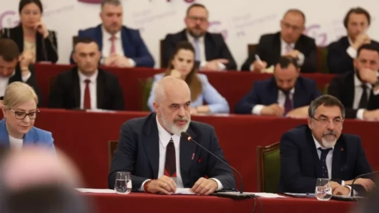 Rama kërcënon deputetët në mbledhjen e grupit të PS: Kush nuk voton Reformën territoriale le të ikë