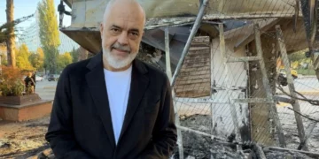 Rinia i kërkon dorëheqjen! Rama nuk tërhiqet: Kjo është flamë e atyre që duan të djegin Shqipërinë, por ne do dalim më të fortë