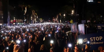 Reuters: Zyrtarizohen akuzat për korrupsion ndaj Ballukut, skandali ushqen protestat kundër Ramës