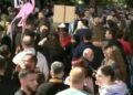 “Shqipëria po bën revolucion”, protestuesit vazhdojnë qëndresën te Kryeministria: Ju erdhi fundi