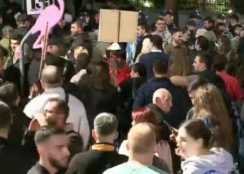 “Shqipëria po bën revolucion”, protestuesit vazhdojnë qëndresën te Kryeministria: Ju erdhi fundi