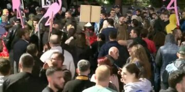 “Shqipëria po bën revolucion”, protestuesit vazhdojnë qëndresën te Kryeministria: Ju erdhi fundi