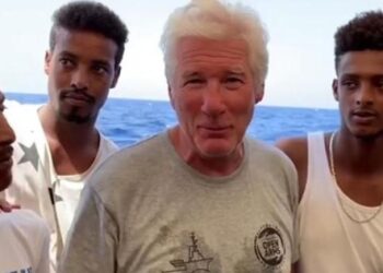 Aktori Richard Gere kritikon paktin Rama-Meloni për emigrantët: Mos i ktheni njerëzit në numra