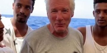 Aktori Richard Gere kritikon paktin Rama-Meloni për emigrantët: Mos i ktheni njerëzit në numra