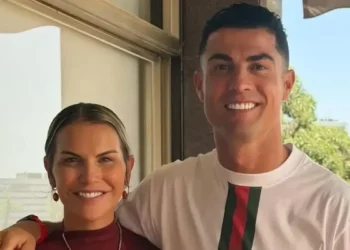 Motra e Ronaldos shpërthen pas largimit të tij nga Portugalia: Meritonte më shumë respekt
