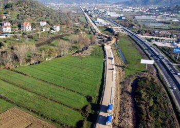 OECD: Shqipëria ka rrjetin rrugor dhe hekurudhor më të dobët në Ballkanin Perëndimor