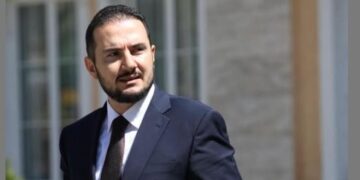 Po i japin fund paktit Rama–Berisha të vitit 2008″/ Salianji: Të gjithë në shesh për të ardhmen e të rinjve tanë dhe kundër sistemit politik antishqiptar