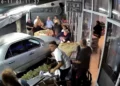Shqiptari futet me makinë në lokal në Selanik, plagosen tre persona (VIDEO)