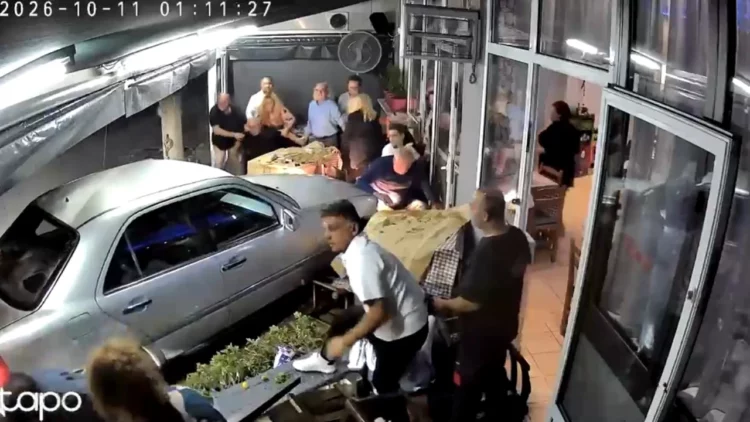 Shqiptari futet me makinë në lokal në Selanik, plagosen tre persona (VIDEO)