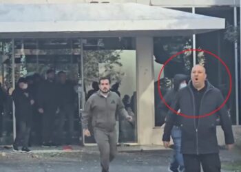 Rigers Sheqeri i IMT-së në krye të grupit që sulmoi me gurë studentët nga selia e PS-së