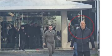 Rigers Sheqeri i IMT-së në krye të grupit që sulmoi me gurë studentët nga selia e PS-së