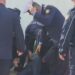 Goditet në kokë me gur nga protestuesit komandanti i policisë së Shkodrës, dërgohet me urgjencë në Tiranë