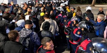 Shoqata e Policëve të Liruar apel efektivëve në detyrë: Mos iu nënshtroni presioneve politike! Të shtunën le të jemi pranë rinisë
