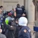 Protesta në Tiranë, Policia nis shoqërimin e disa protestuesve
