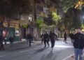 Skena si në luftë, policia ndjek protestuesit te Rruga e Dibrës