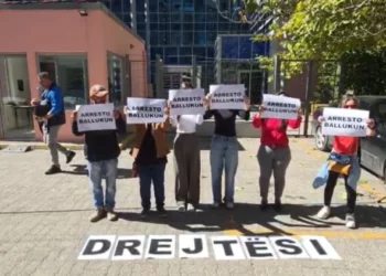 “Arrestoni Ballukun”/ Protestë sërish para SPAK